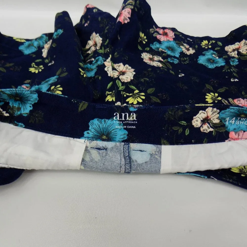 a.n.a. (A New Approach) Flowered Twill Shorts Size 14 - Picture 8 of 8